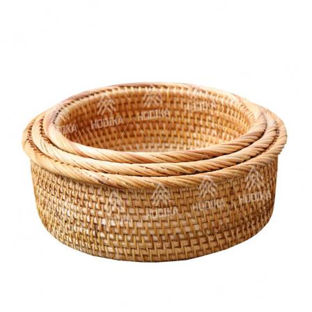 خریداران سبد نان با کنف در بازار