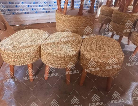 بافت زیبا و منظم صندلی های حصیری