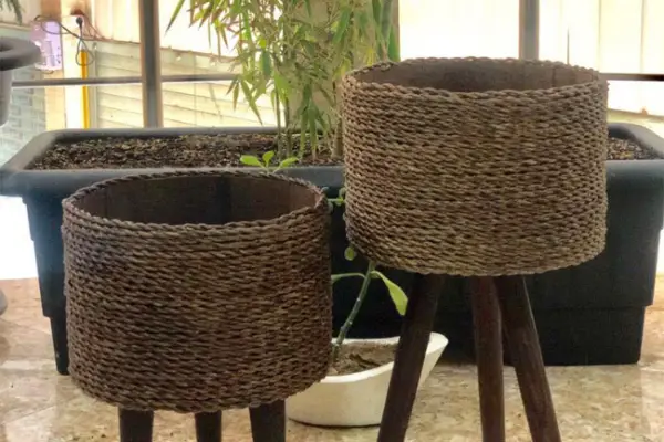 سبد آجیلی حصیری با پایه انتخابی شیک برای دکور مغازه