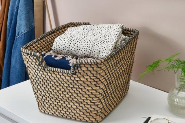 سبد رخت چرک حصیری رنگارنگ