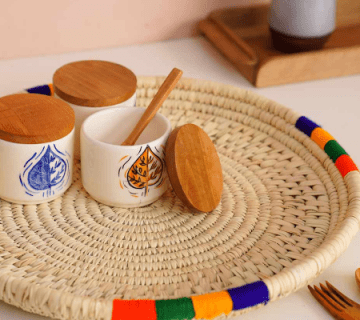 سینی حصیری سه رنگ برای دکوراسیون خانه